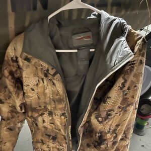 Sitka kelvin aerolight jacket. Size large